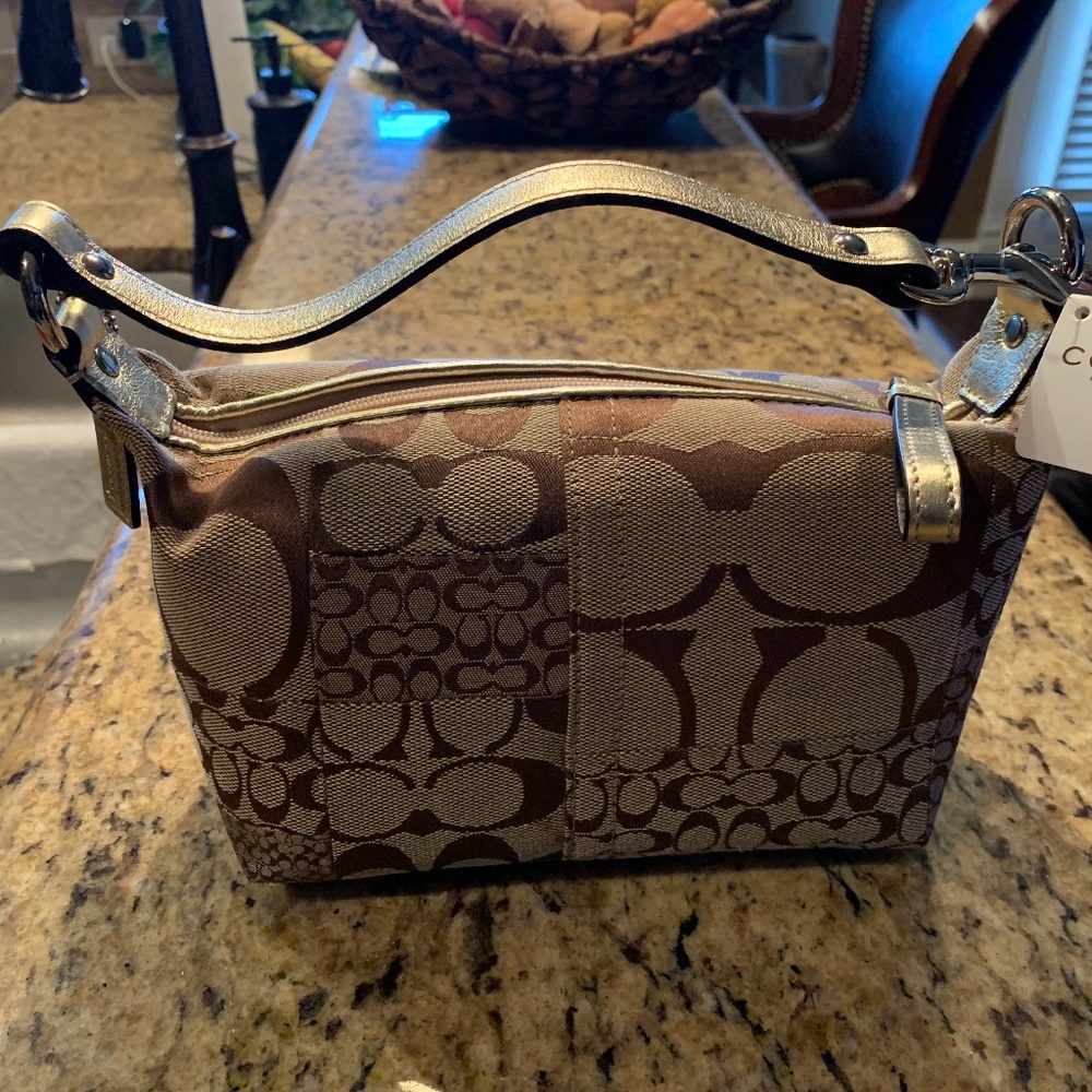 COACH SOHO PATCH TOP CLOSURE POUCH (NWT)